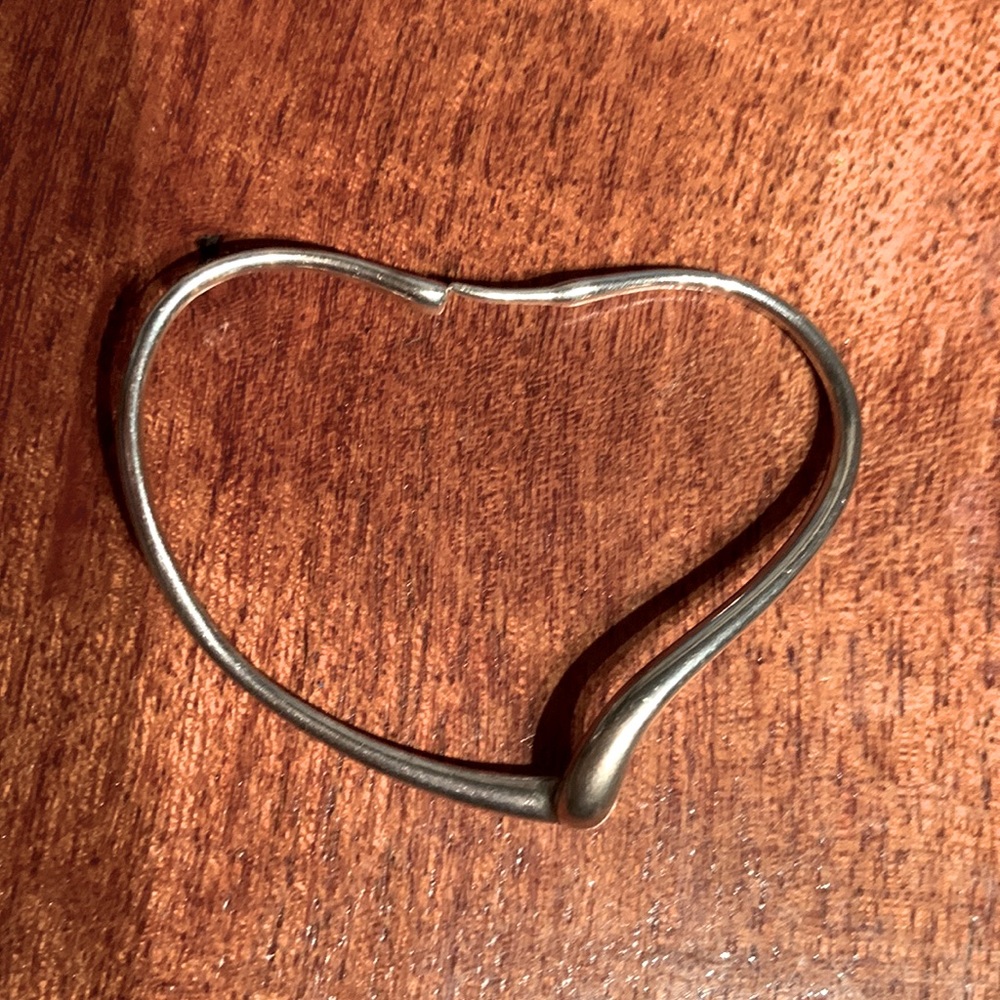 Single Tiffany and co heart hoop
